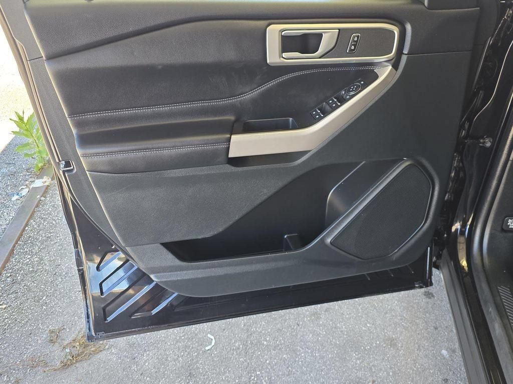 Used 2023 Ford Explorer XLT w/ Equipment Group 202A RWD image 36