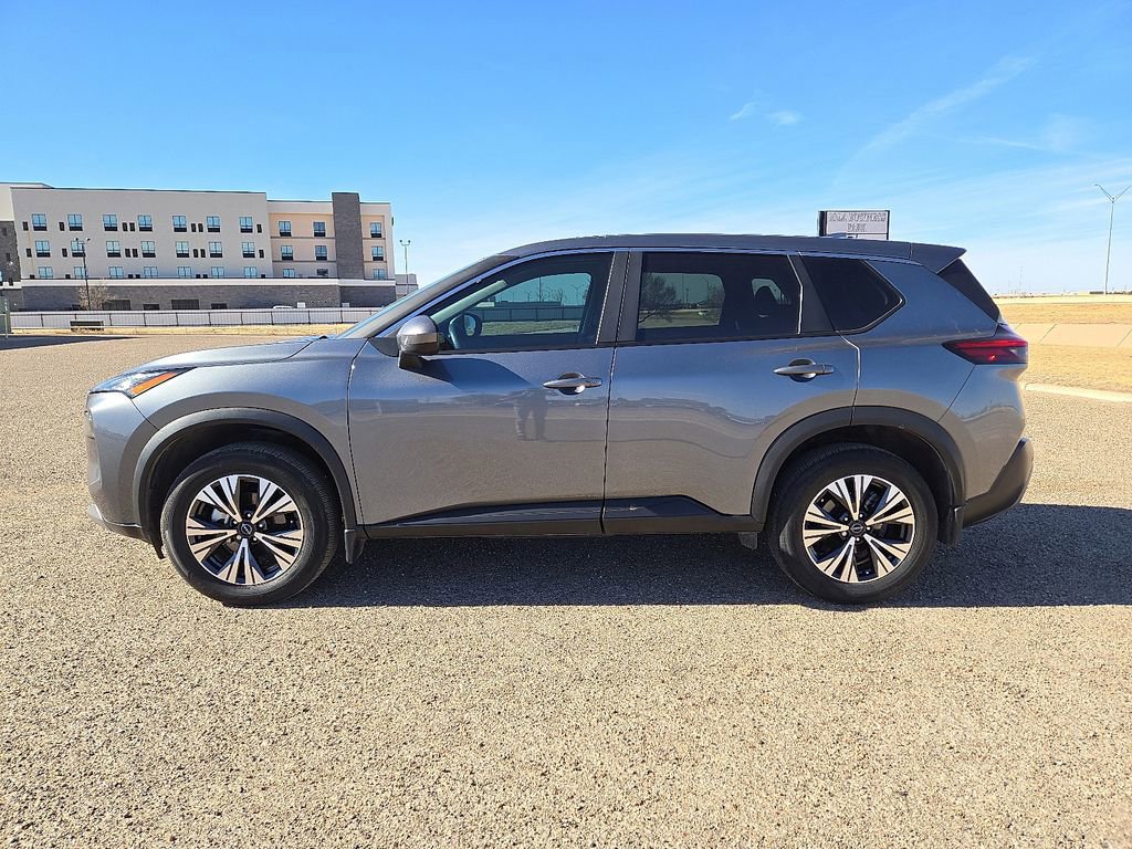 Used 2023 Nissan Rogue SV image 2