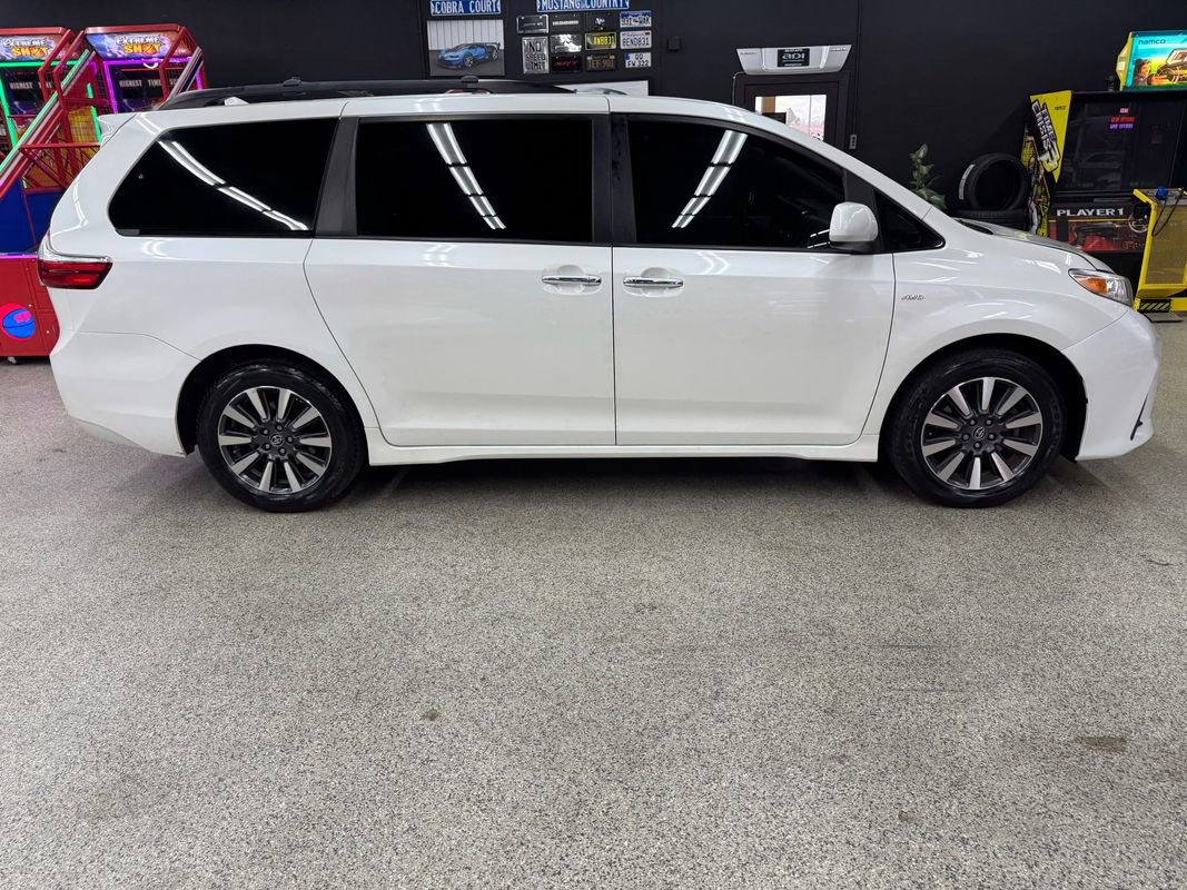 Used 2018 Toyota Sienna XLE Premium AWD/4WD image 6