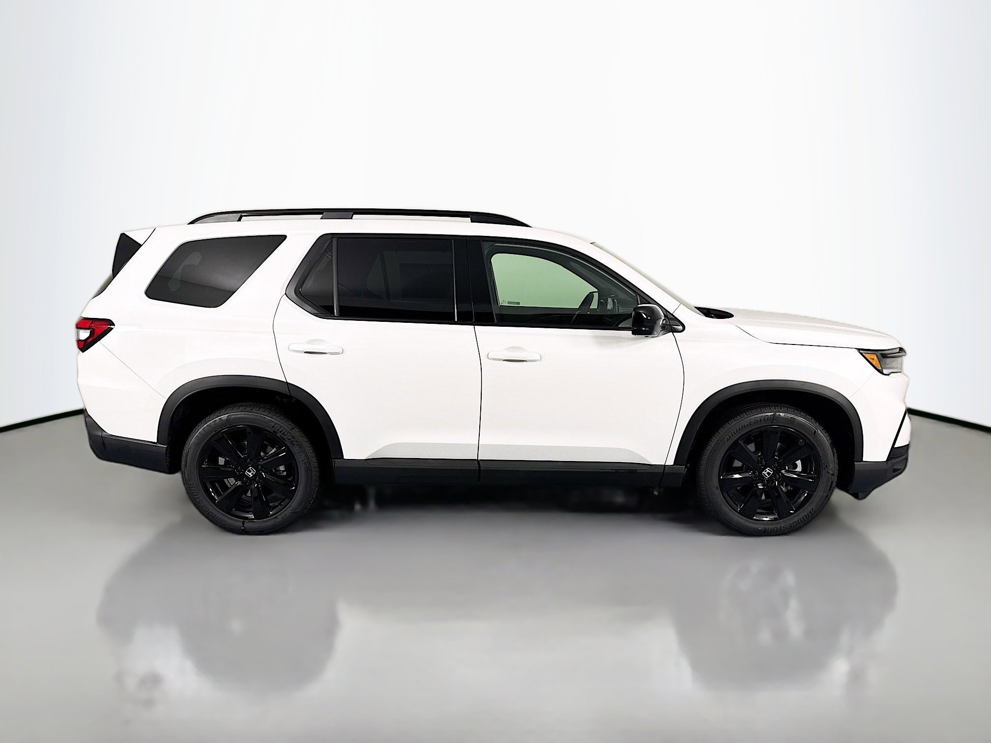 New 2025 Honda Pilot Black Edition image 4