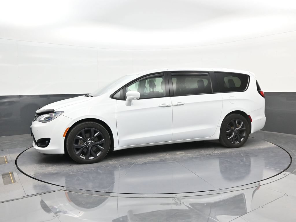 Used 2019 Chrysler Pacifica Touring Plus w/ Advanced Safetytec Group FWD image 4