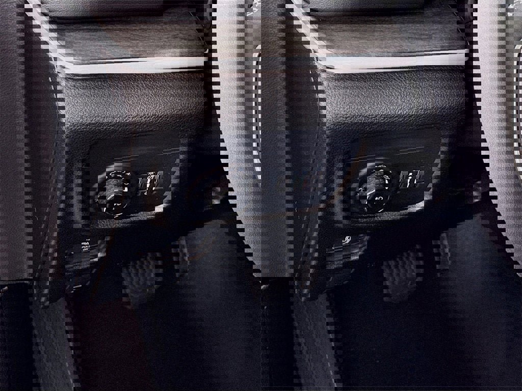 Used 2024 Jeep Grand Cherokee Limited image 4