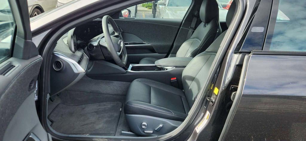 Used 2024 Lucid Air Touring image 3