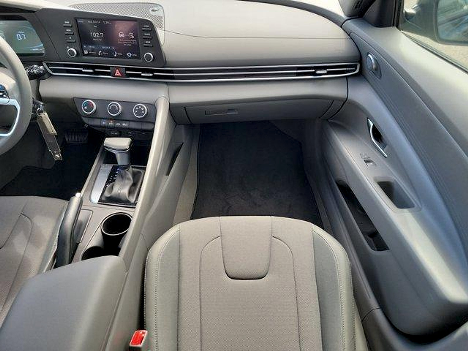 Used 2026 Hyundai Elantra SE FWD image 17
