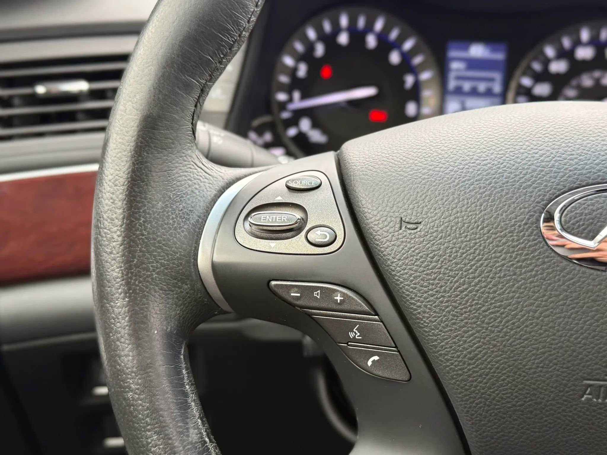 Used 2015 INFINITI Q70 3.7 image 17