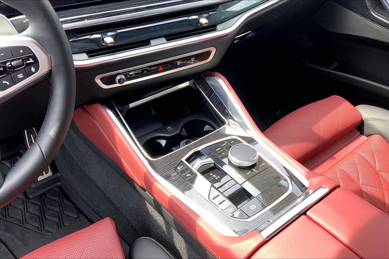 Used 2026 BMW X6 xDrive40i w/ Climate Comfort Package image 16