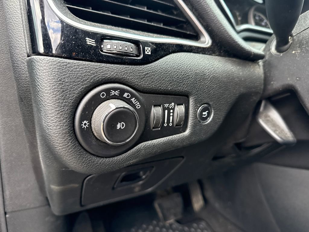 Used 2019 Jeep Cherokee Latitude Plus image 11