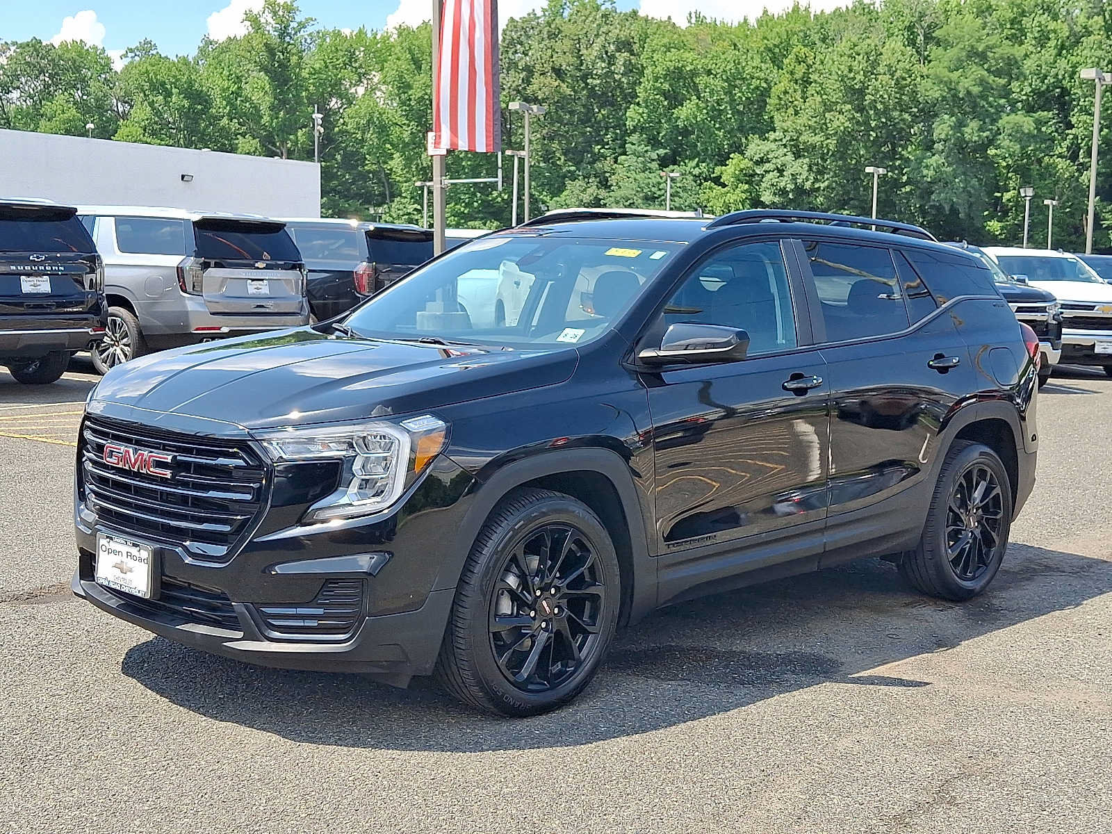 Used 2023 GMC Terrain SLE w/ Driver Convenience Package FWD image 3