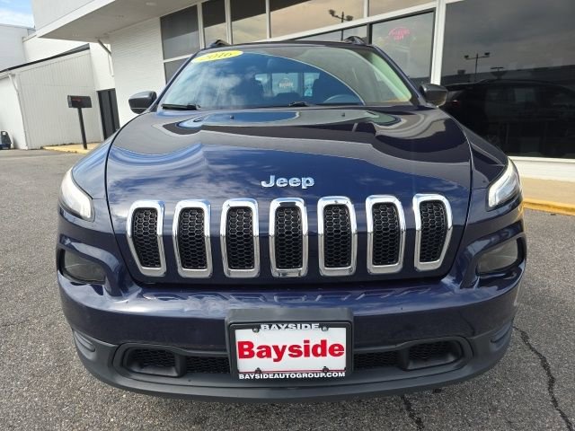 Used 2016 Jeep Cherokee Sport w/ Cold Weather Group image 4