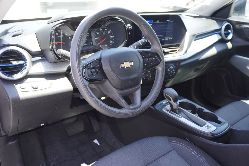 Used 2025 Chevrolet Trax LS FWD image 11