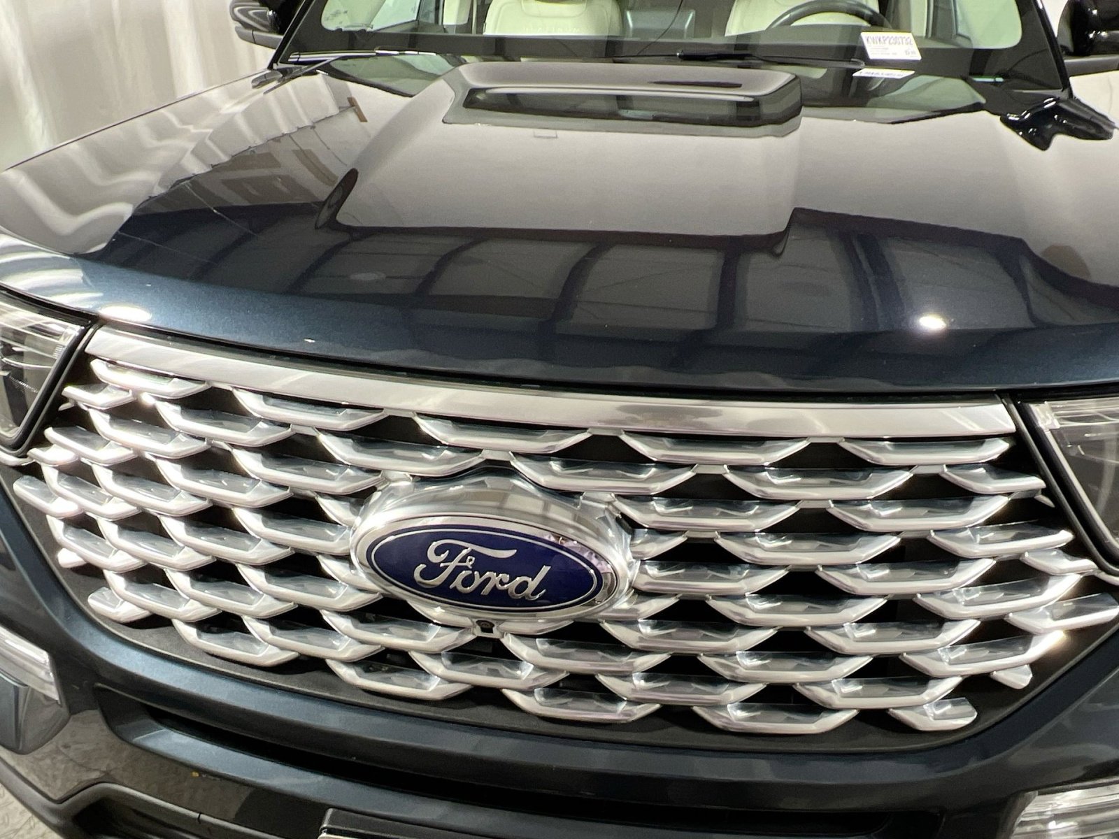 Used 2023 Ford Explorer Platinum w/ Technology Package image 12