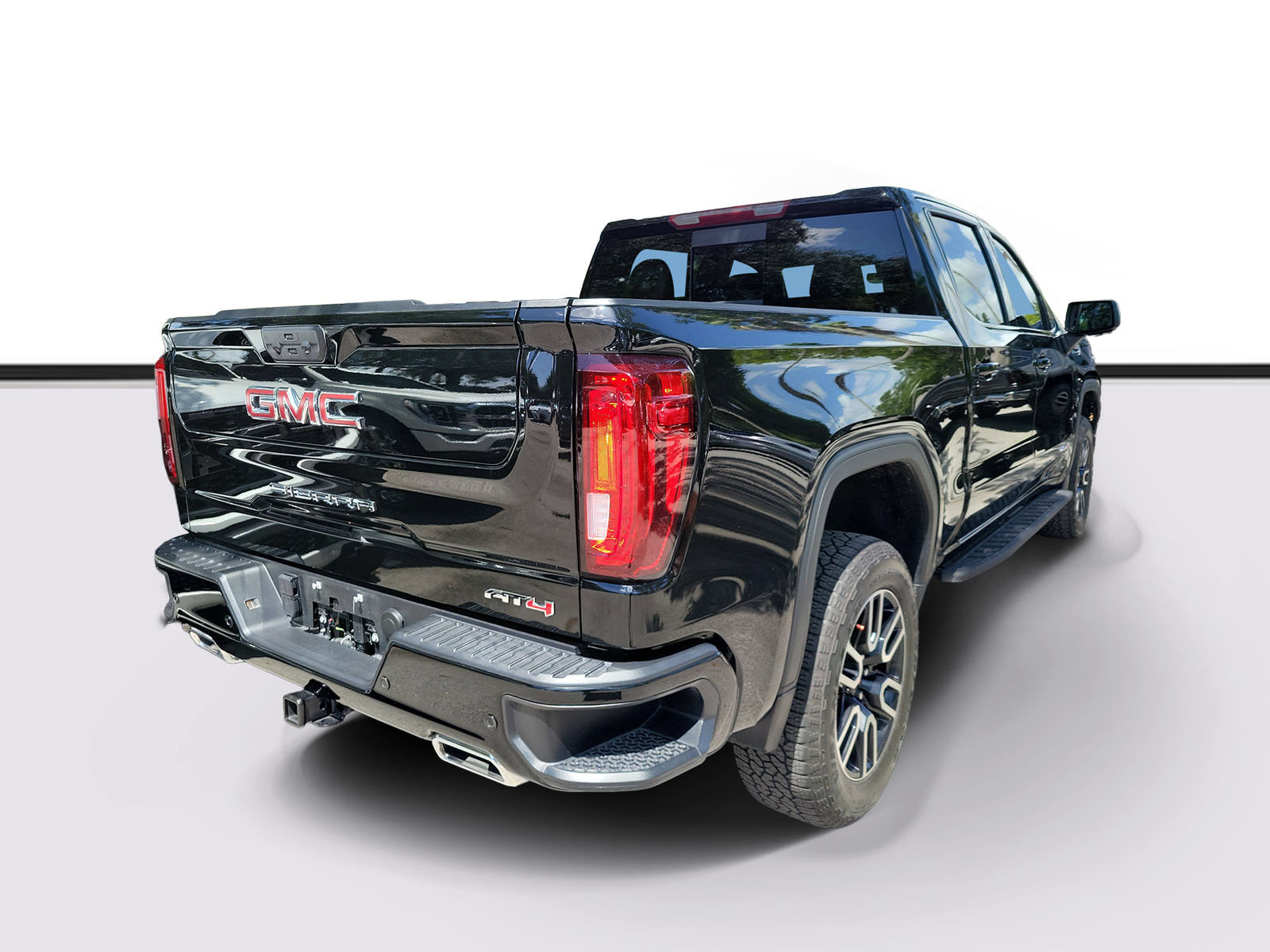 Used 2025 GMC Sierra 1500 AT4 w/ AT4 Premium Package AWD/4WD image 4