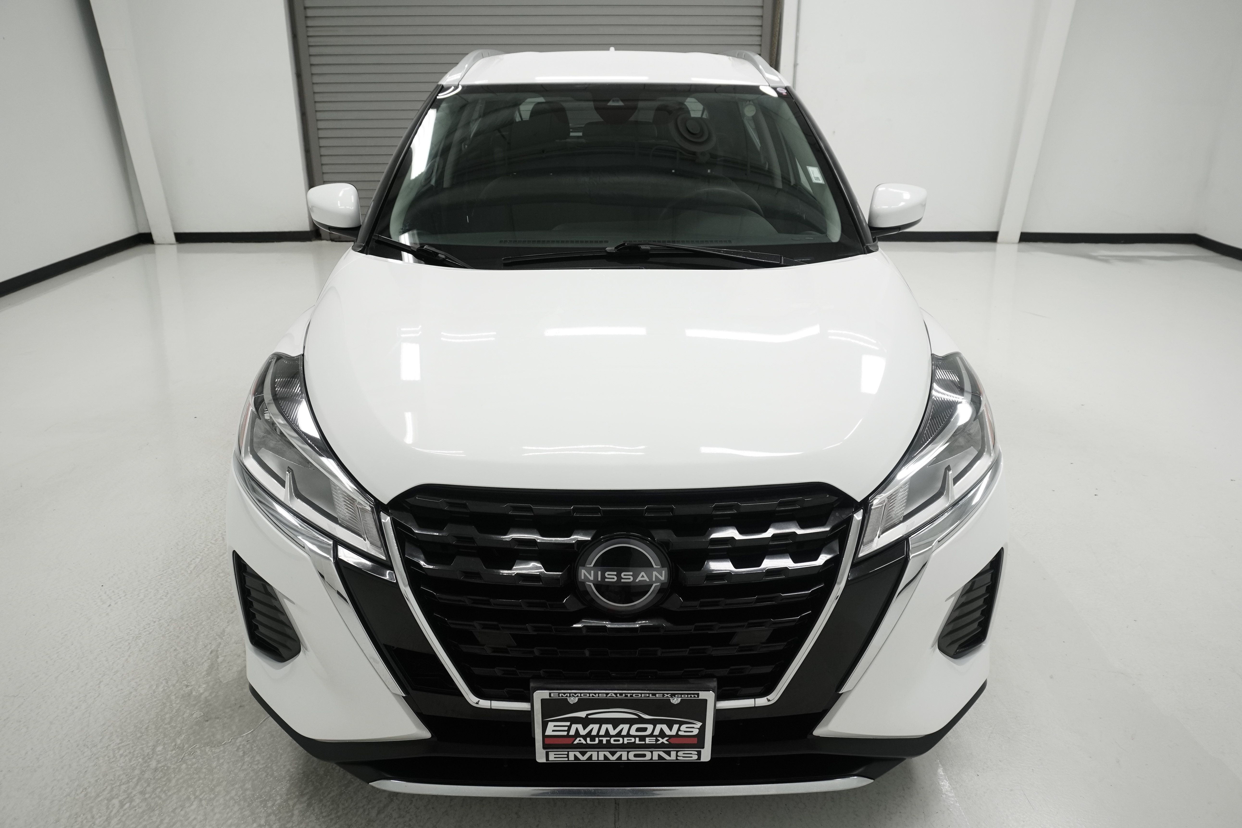 Used 2023 Nissan Kicks SV FWD image 2
