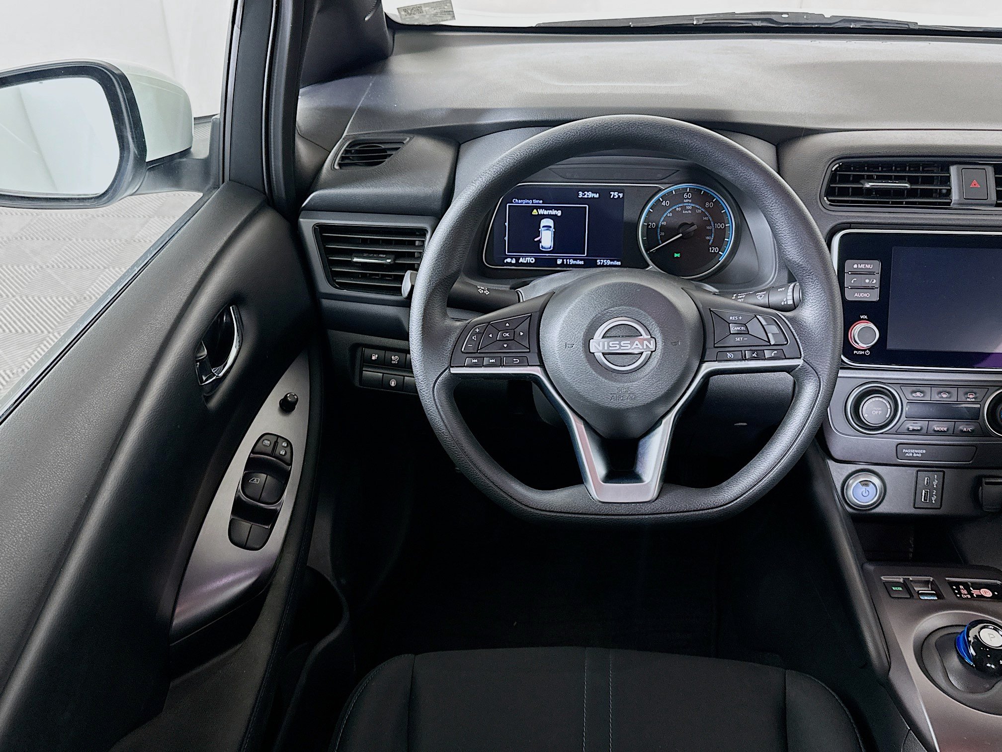 Used 2025 Nissan Leaf S FWD image 18