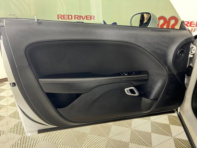 Used 2015 Dodge Challenger SXT image 11
