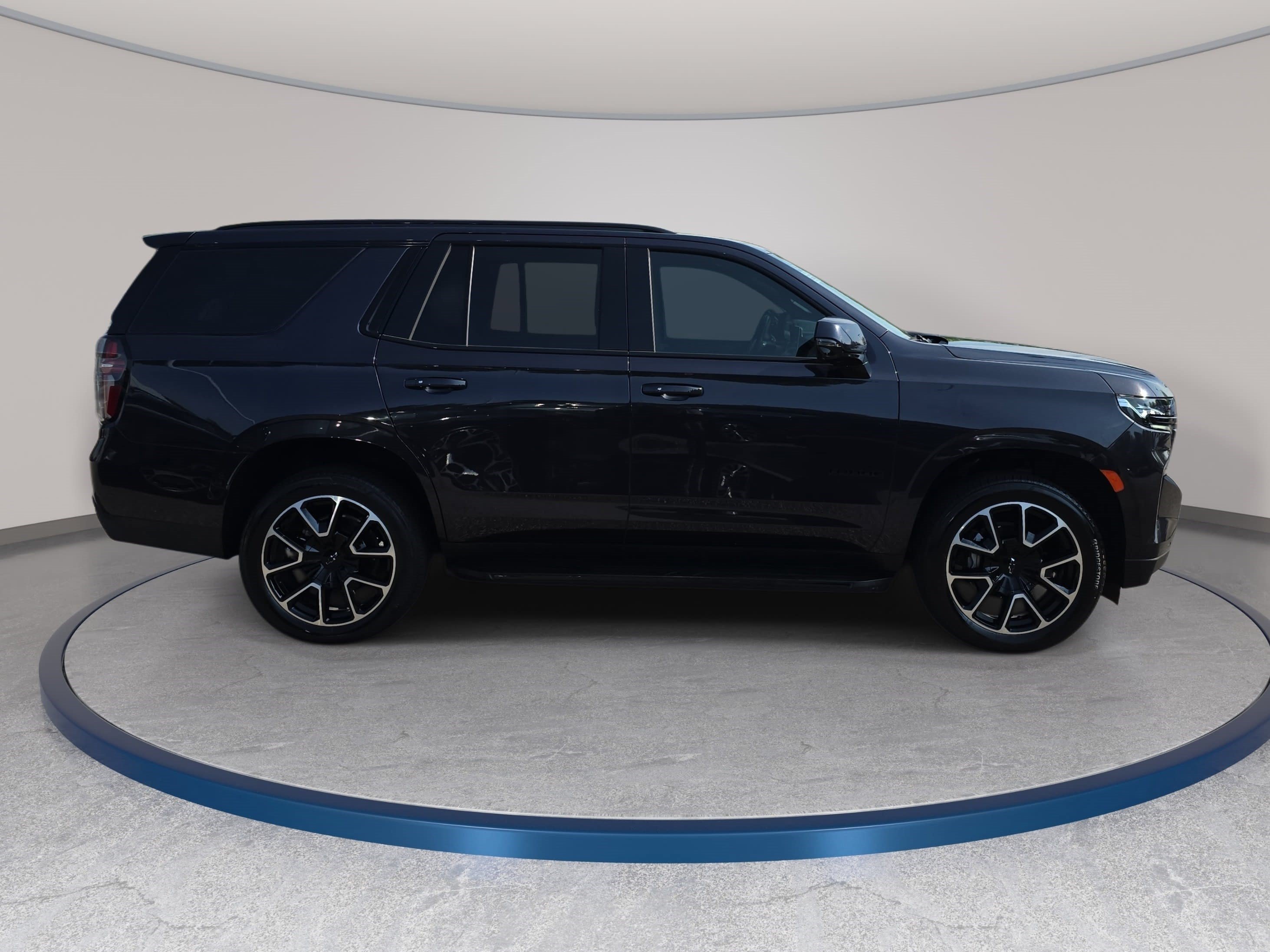 Used 2024 Chevrolet Tahoe RST w/ Luxury Package AWD/4WD image 4