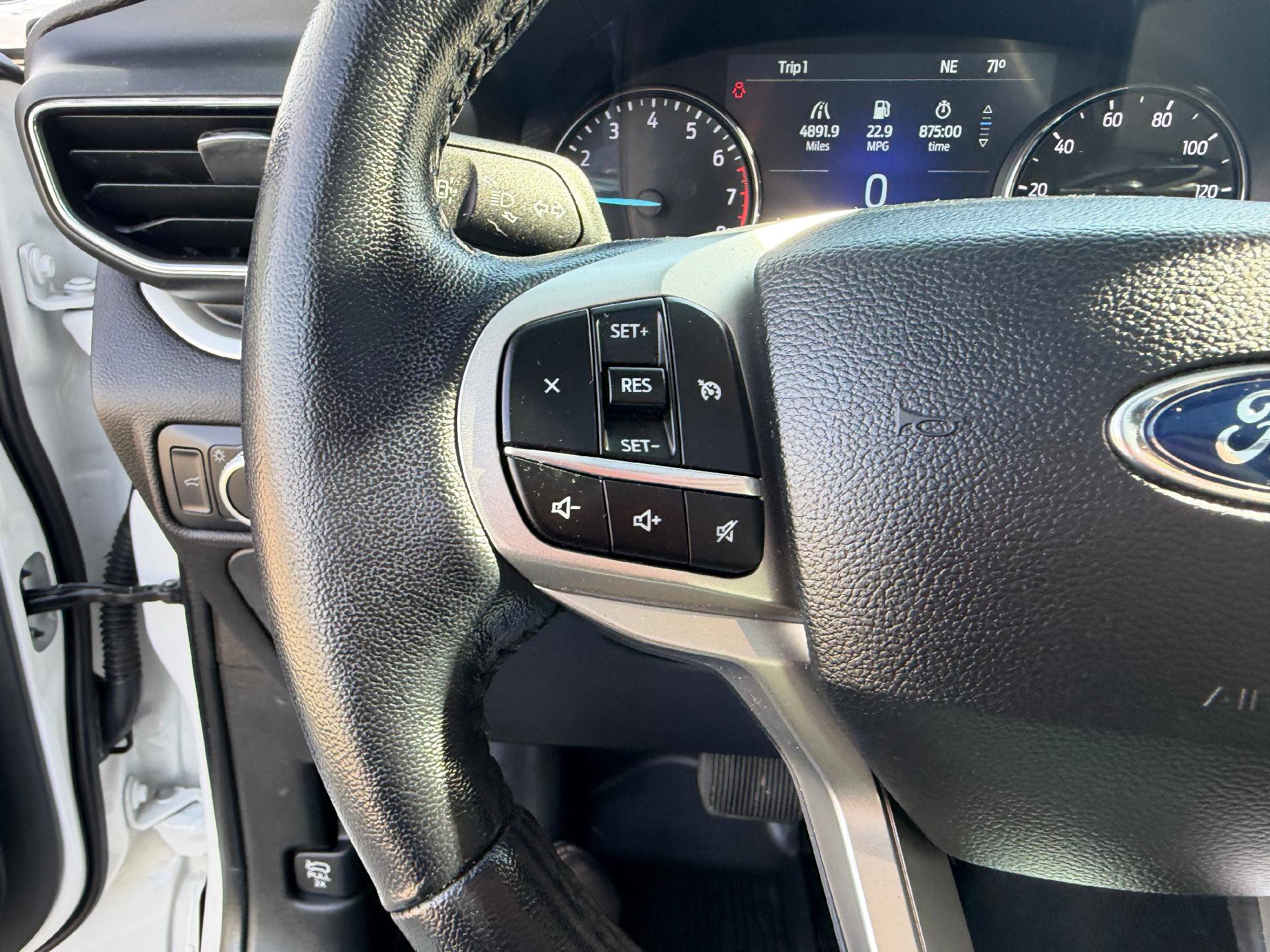 Used 2022 Ford Explorer XLT w/ Equipment Group 202A AWD/4WD image 25