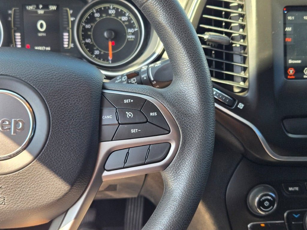 Used 2020 Jeep Cherokee Latitude AWD/4WD image 29