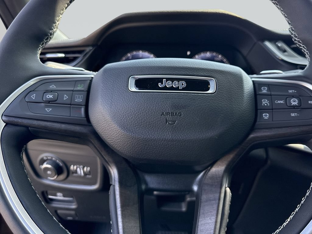 New 2026 Jeep Grand Cherokee Limited w/ Limited Altitude Package AWD/4WD image 11