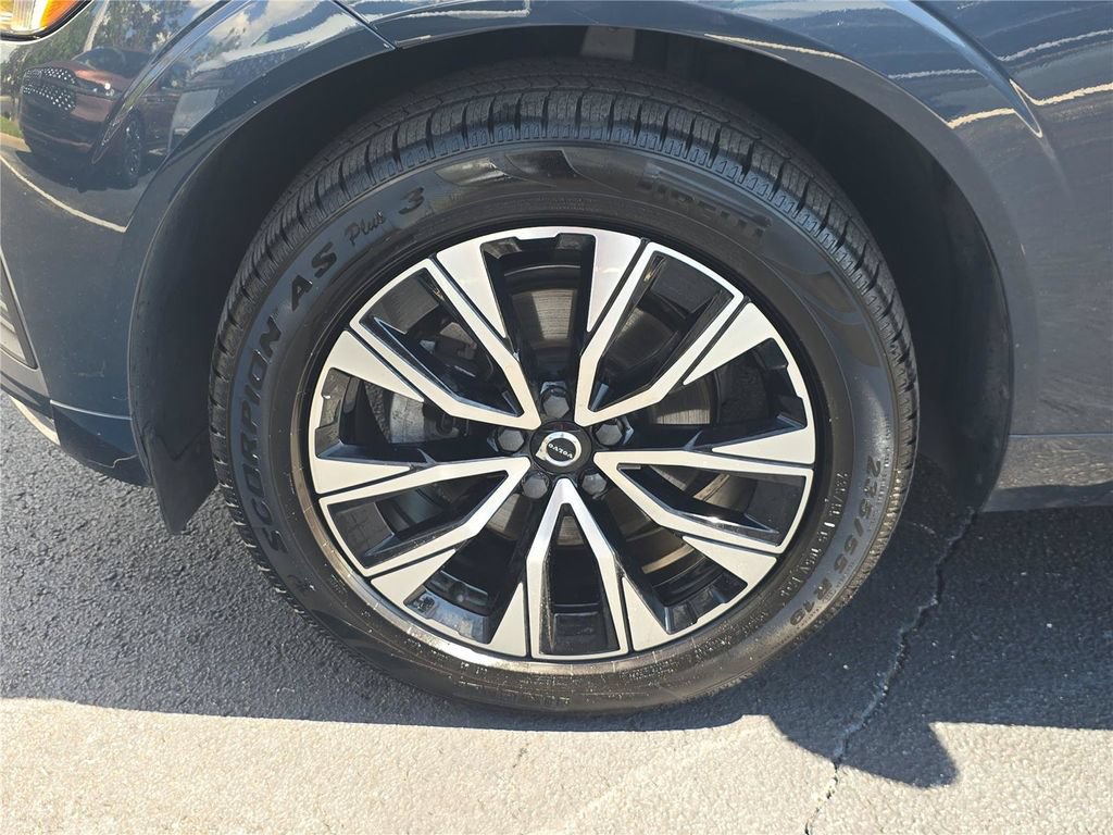 Used 2023 Volvo XC60 B5 Core w/ Climate Package FWD image 8