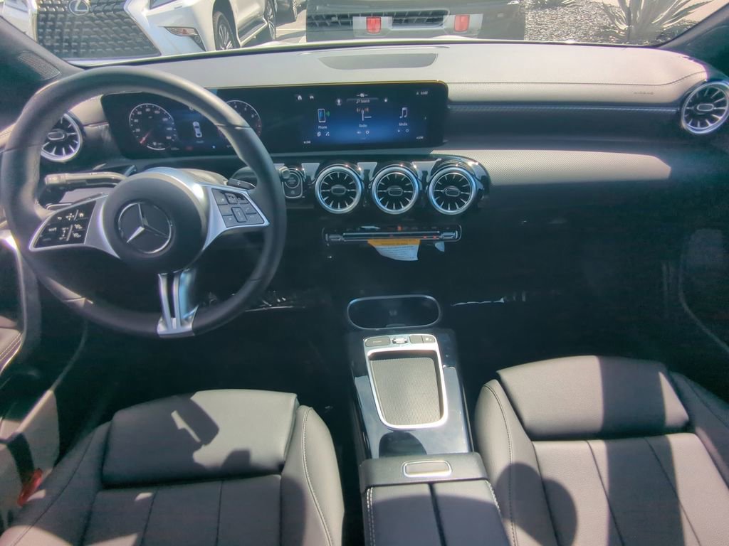 Used 2025 Mercedes-Benz CLA 250 image 2