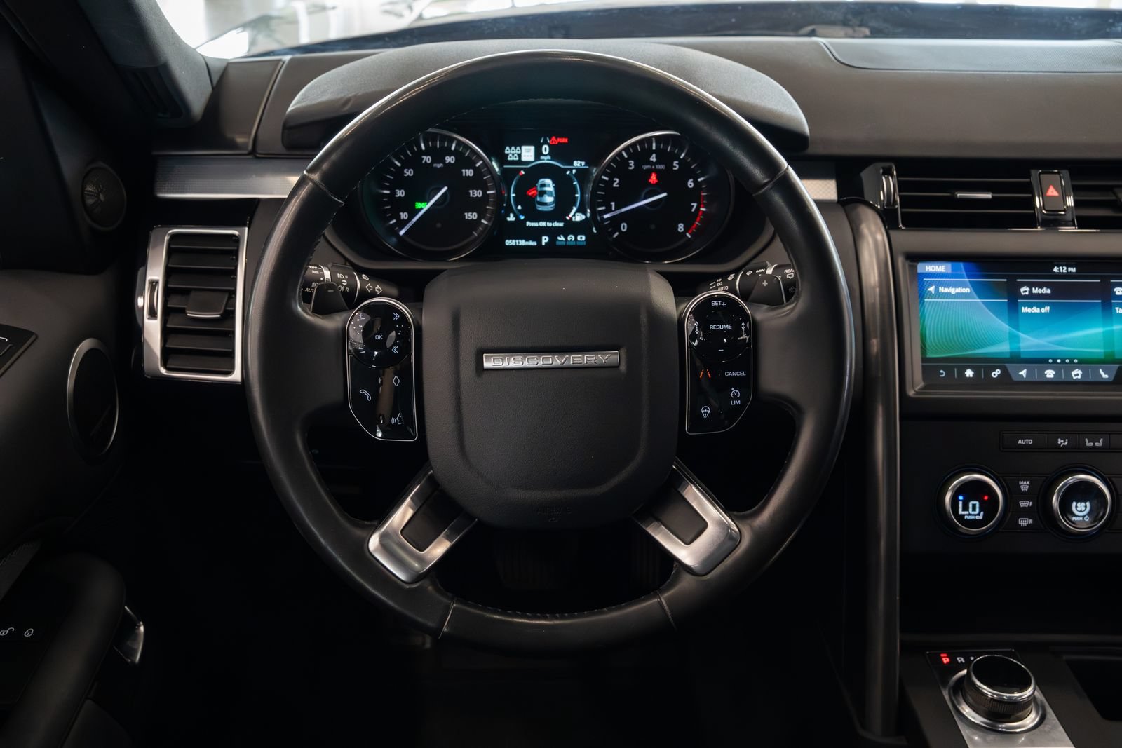 Used 2020 Land Rover Discovery Landmark AWD/4WD image 12