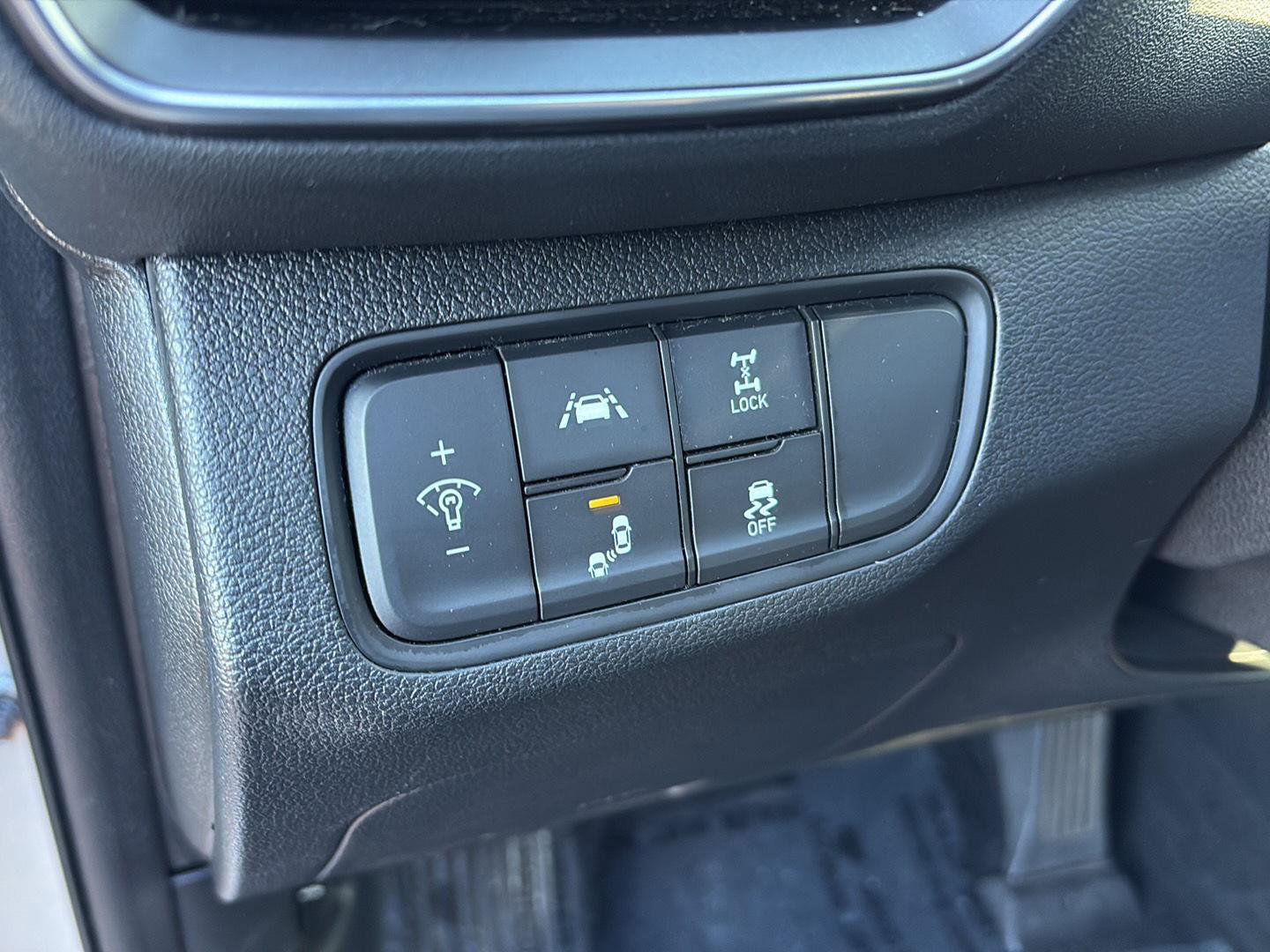 Used 2019 Hyundai Santa Fe SE image 8