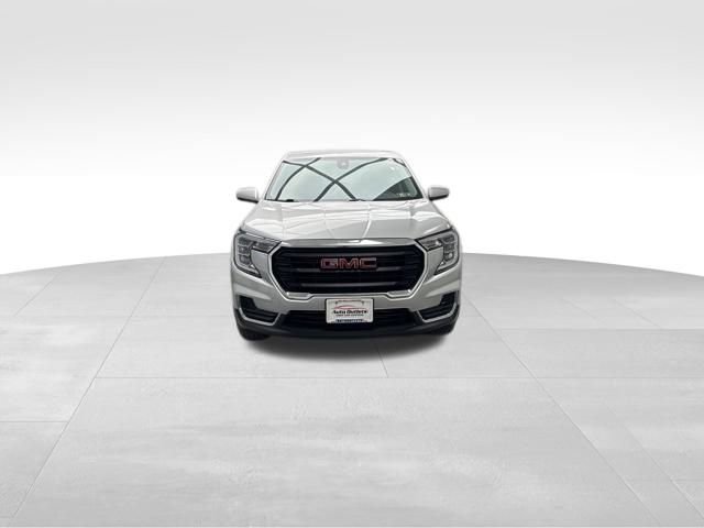 Used 2022 GMC Terrain SLE image 2