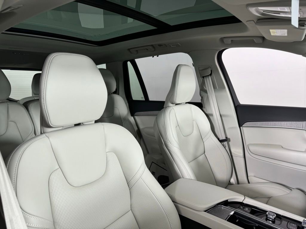 New 2025 Volvo XC90 B6 Plus w/ Protection Package Premier image 7