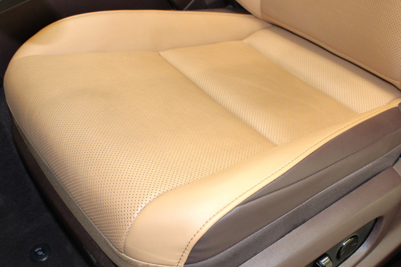 Used 2021 Lexus ES 300h w/ Premium Package image 34