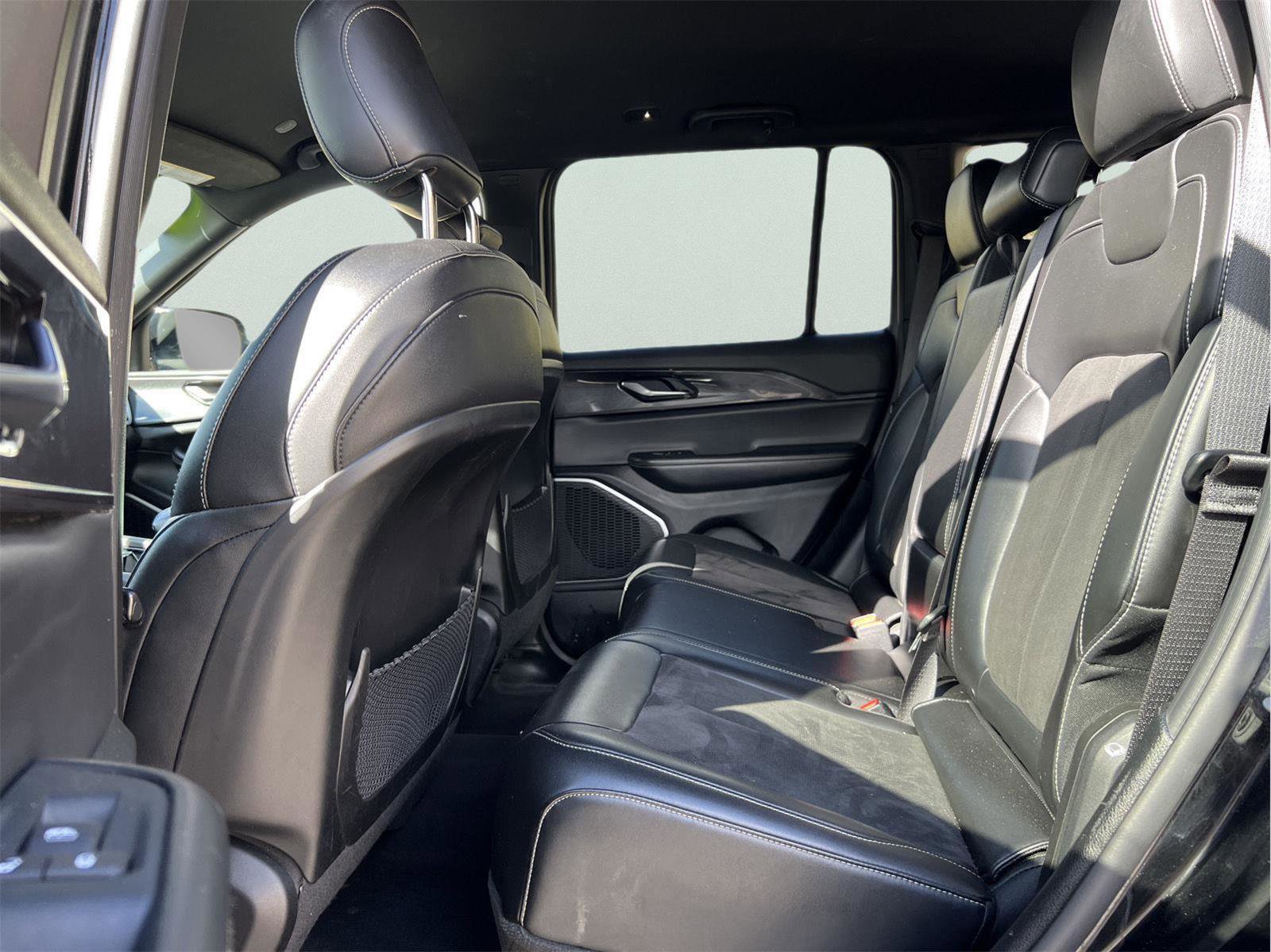 Used 2022 Jeep Grand Cherokee Altitude image 16