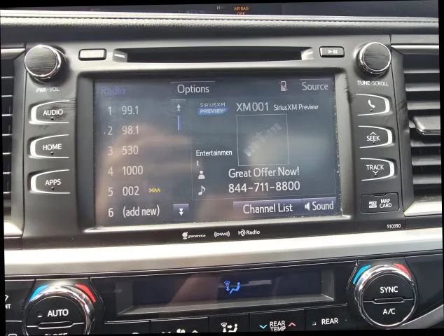 Used 2019 Toyota Highlander XLE AWD/4WD image 30