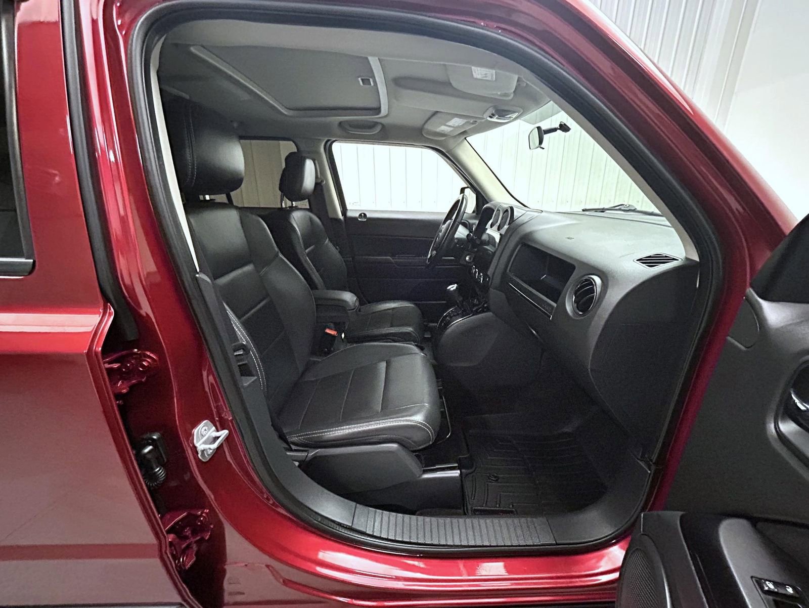 Used 2015 Jeep Patriot High Altitude AWD/4WD image 15
