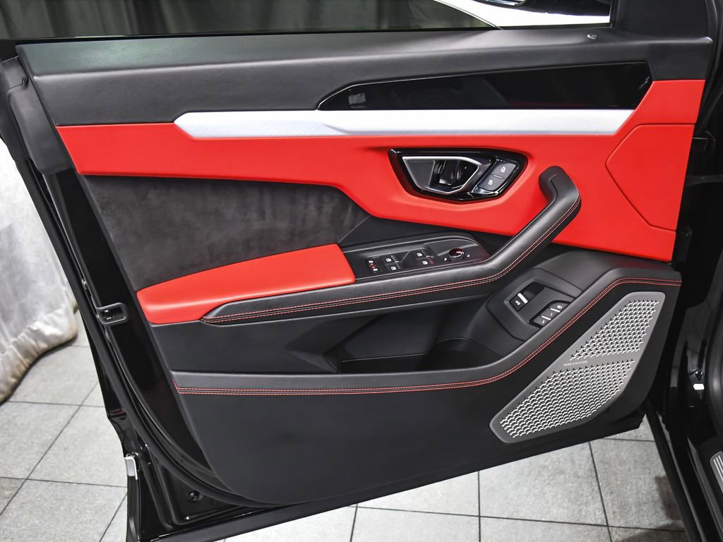 Used 2022 Lamborghini Urus AWD/4WD image 9