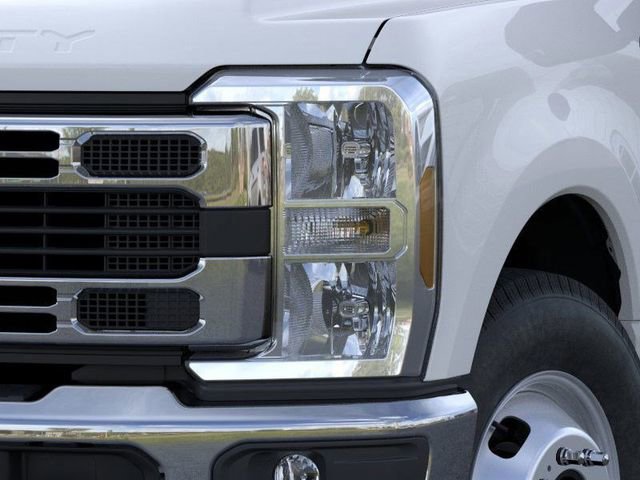 New 2026 Ford F350 XL w/ XL Chrome Package image 18