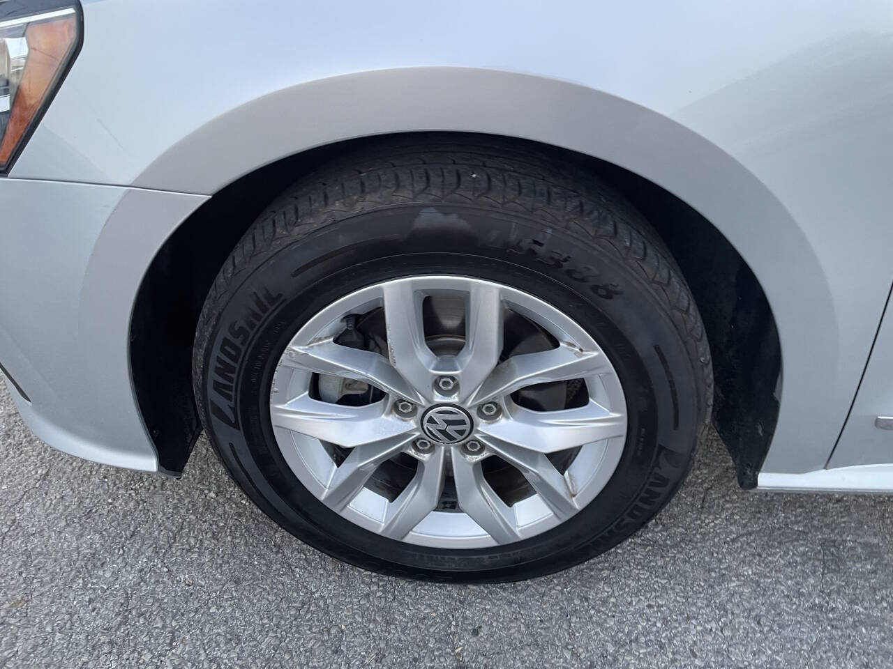 Used 2016 Volkswagen Passat 1.8T S FWD image 31