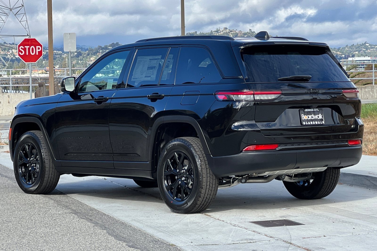 New 2025 Jeep Grand Cherokee Altitude image 6