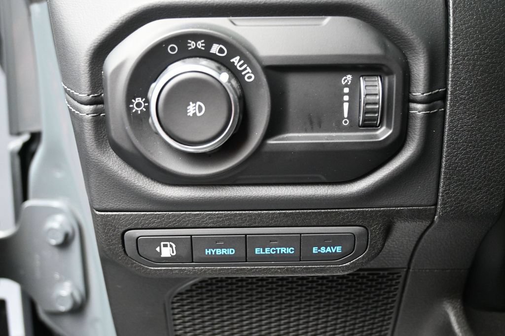 Used 2025 Jeep Wrangler Unlimited Rubicon 4xe w/ Convenience Group AWD/4WD image 12