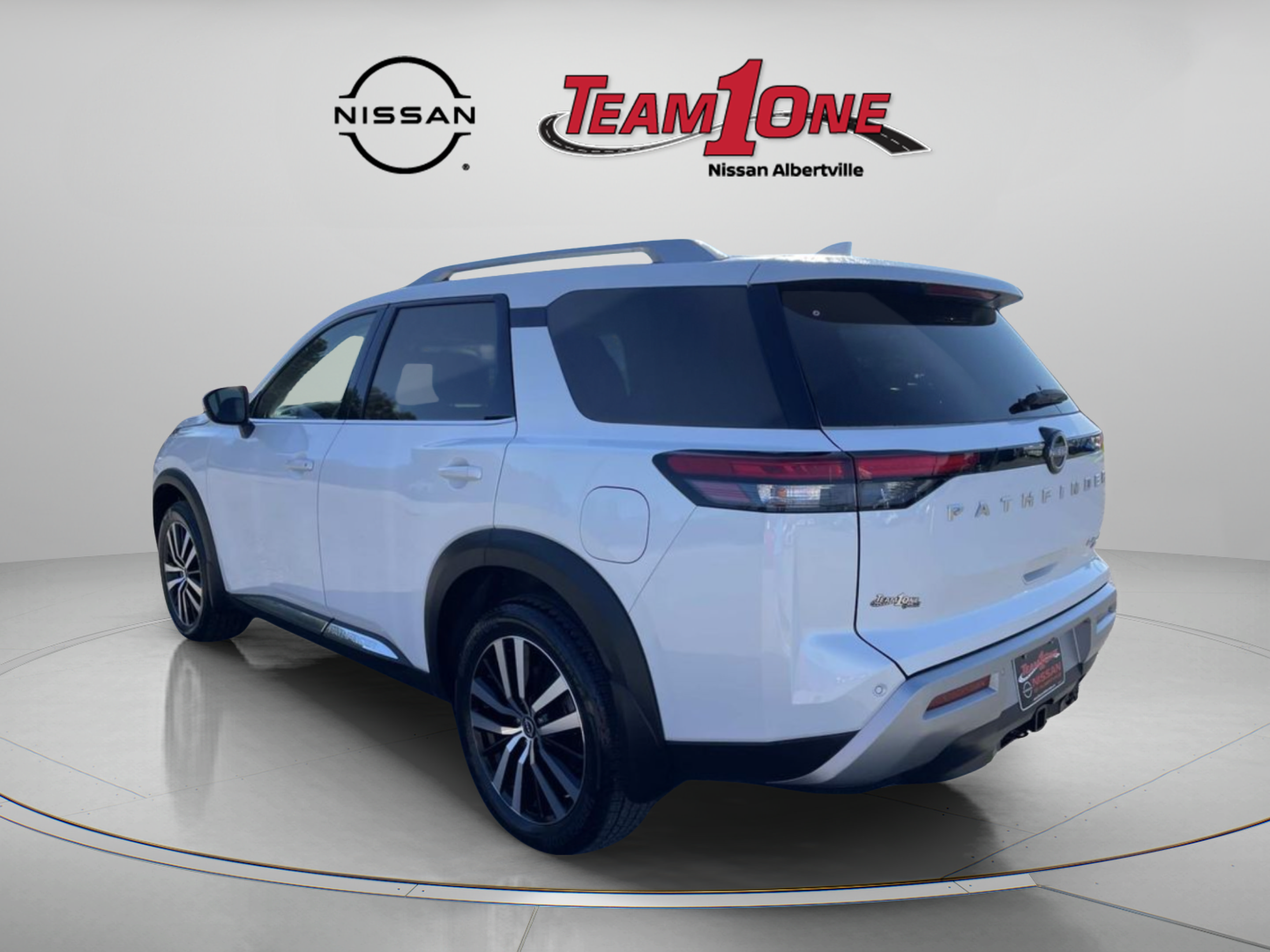 Used 2025 Nissan Pathfinder Platinum AWD/4WD image 6