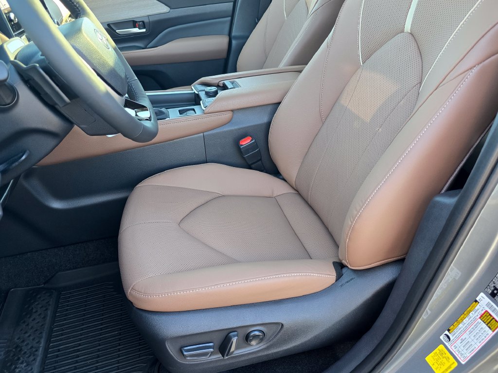 New 2026 Toyota Grand Highlander AWD image 25
