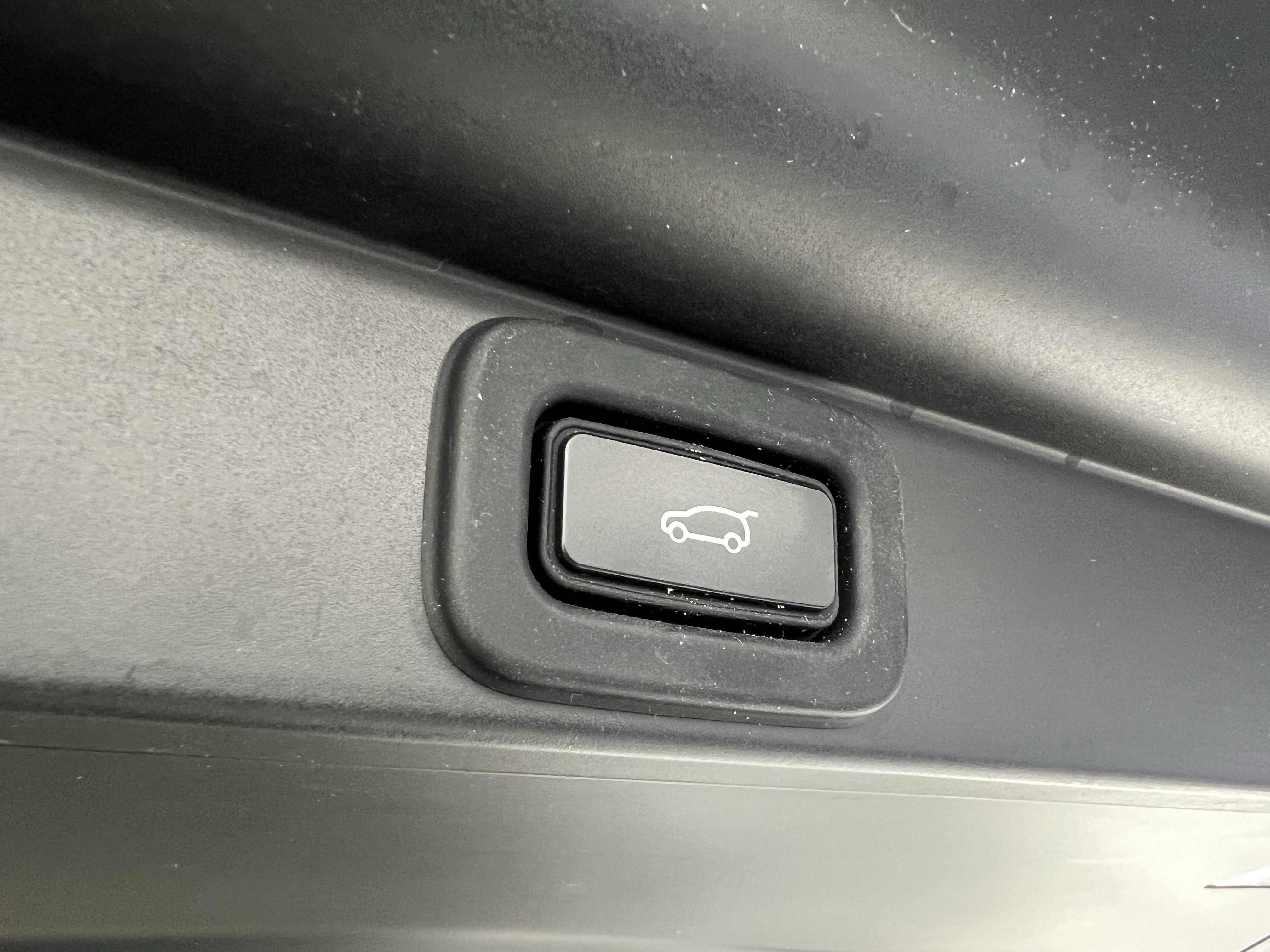 Certified 2023 Land Rover Range Rover SE image 39