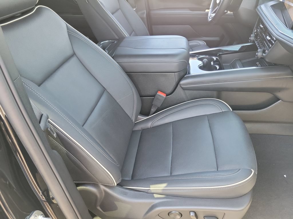Used 2025 Chevrolet Tahoe Premier RWD image 18