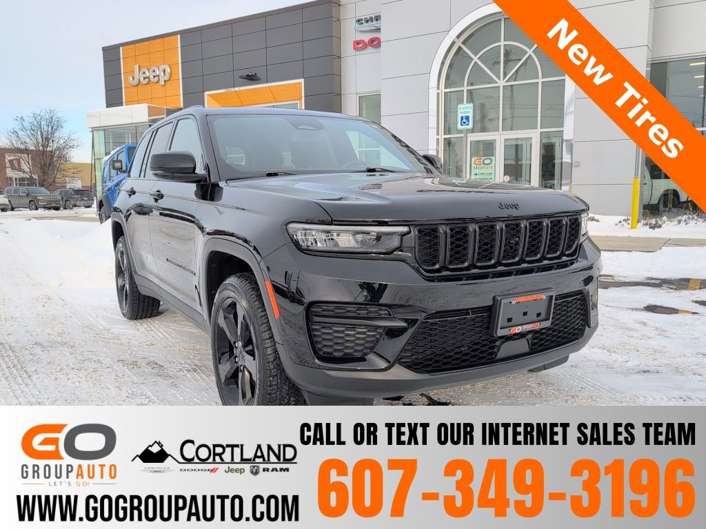 Used 2023 Jeep Grand Cherokee Altitude
