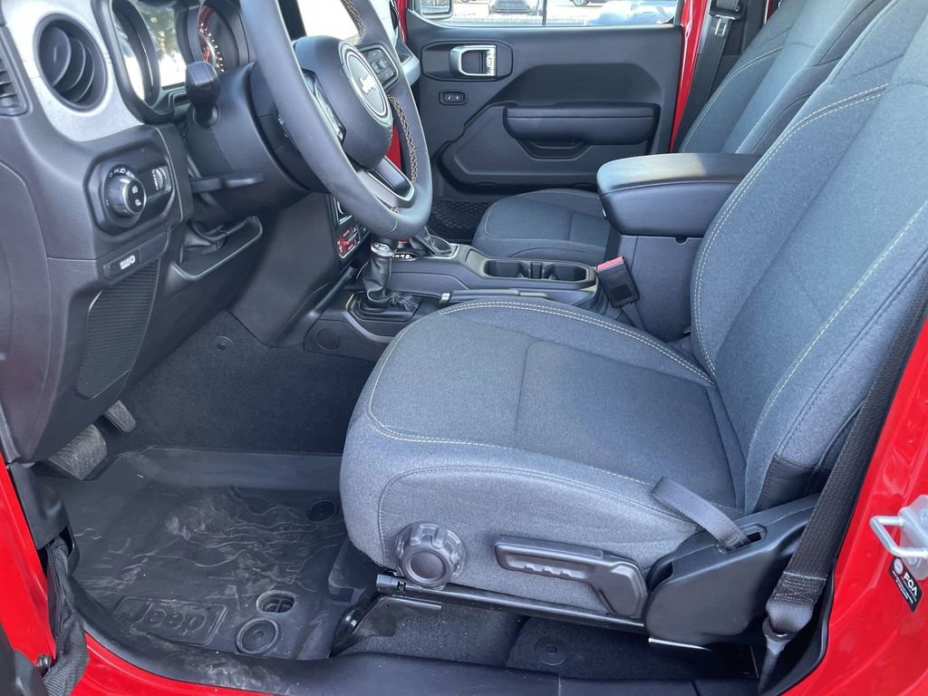 Used 2024 Jeep Gladiator Willys image 8