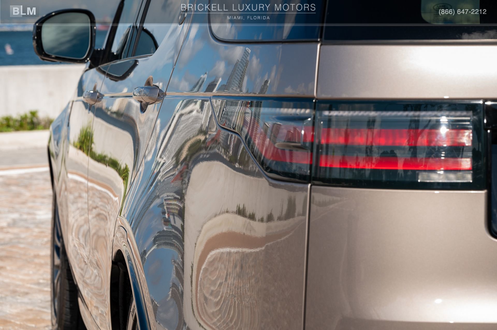 Used 2023 Land Rover Discovery S R-Dynamic image 48