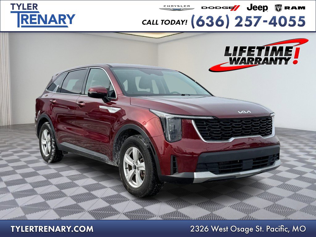 Used 2024 Kia Sorento LX image 1
