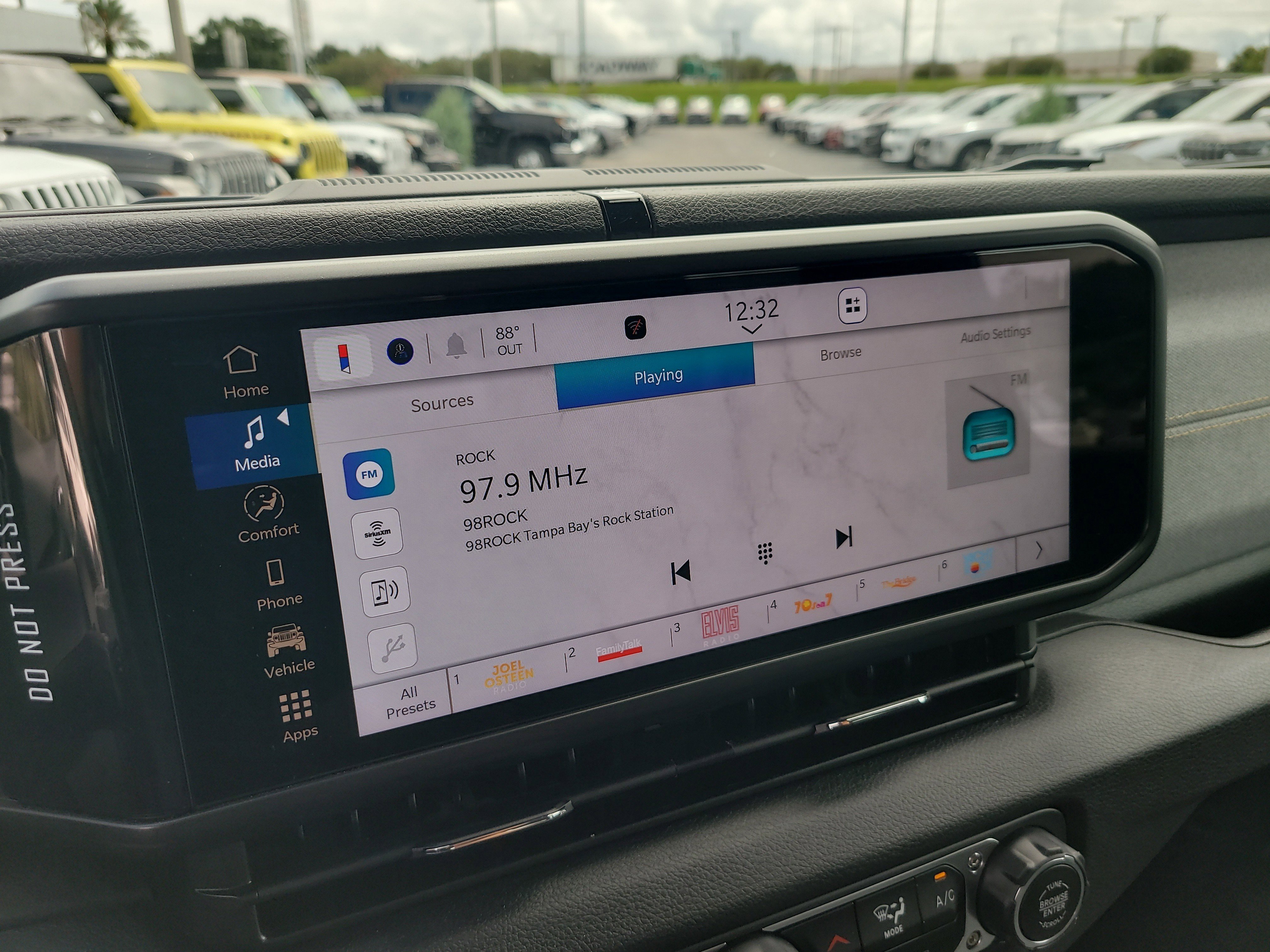 Used 2025 Jeep Wrangler Willys image 17