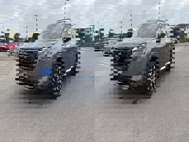 Used 2025 Nissan Pathfinder Platinum w/ Black Appearance Package
