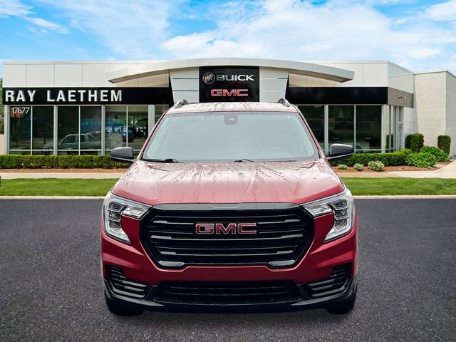 Used 2023 GMC Terrain SLE w/ Driver Convenience Package image 8