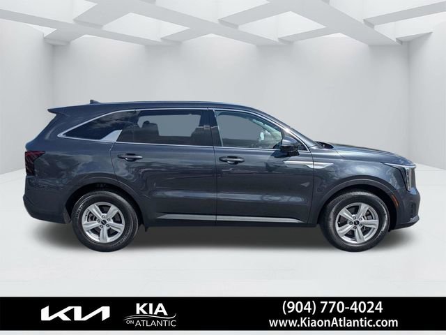 Used 2024 Kia Sorento LX image 2
